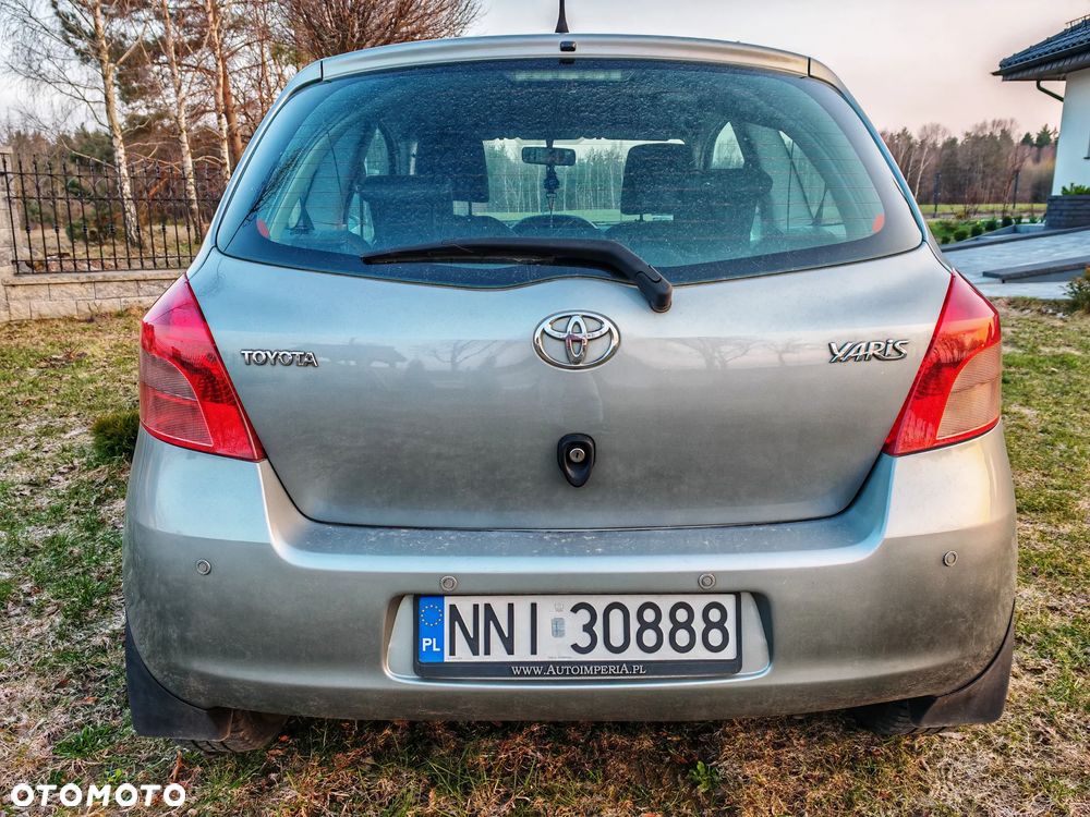 Toyota Yaris 1.3 Terra Gold - 6