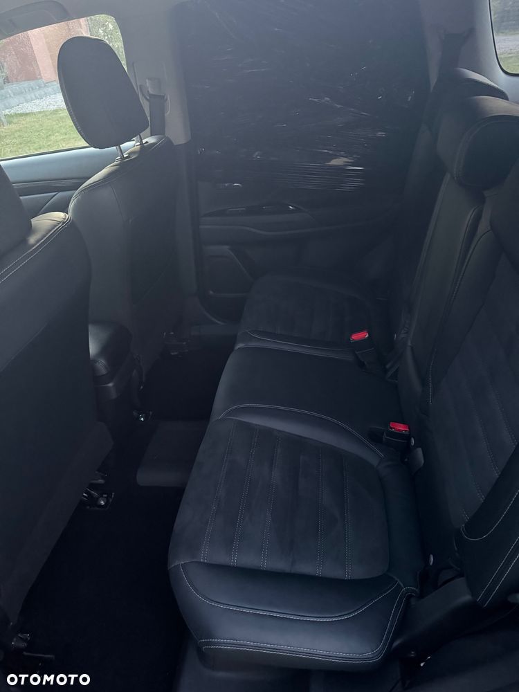 Mitsubishi Outlander Instyle NAVI + - 23