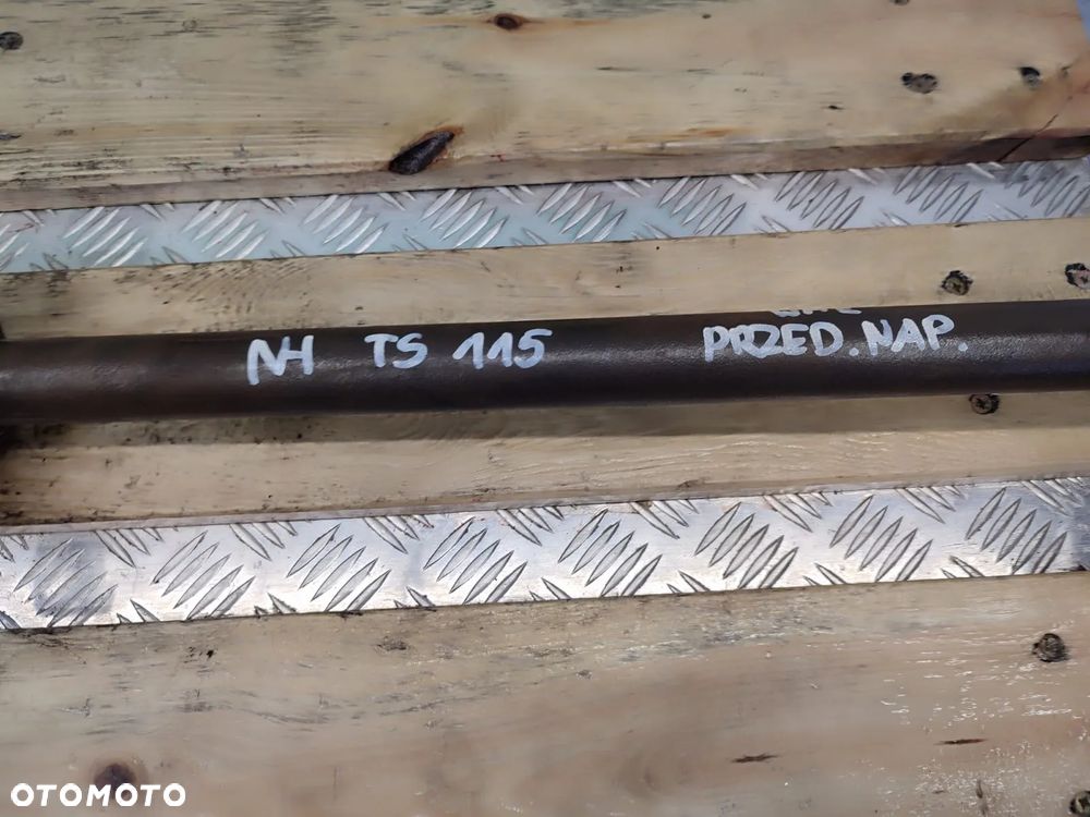 Wał przedniego napędu 47128368 NEW HOLLAND TS 115 - 4