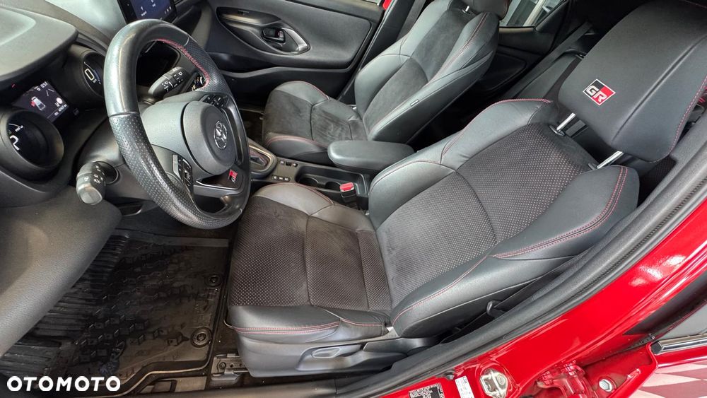 Toyota Yaris Hybrid 1.5 GR Sport - 23