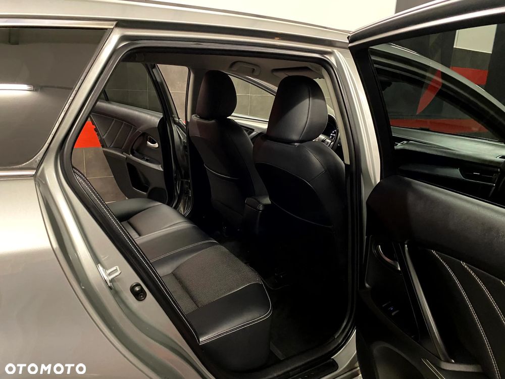 Toyota Avensis Touring Sports 1.8 Executive - 20