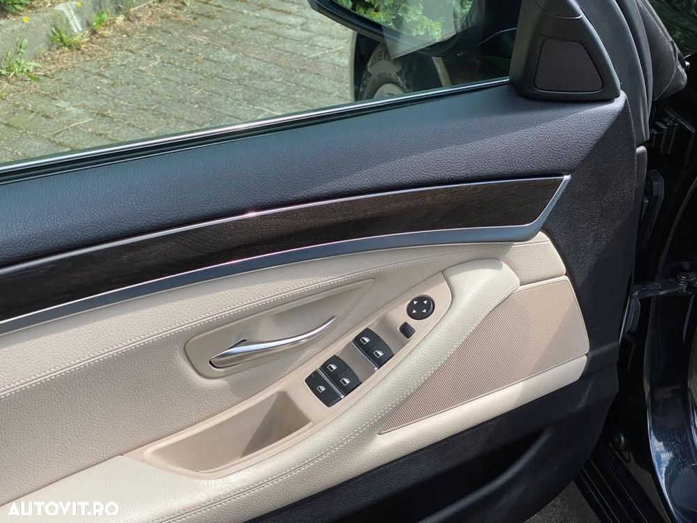 BMW Seria 5 525d xDrive - 14