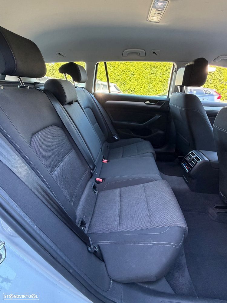 VW Passat Variant 2.0 TDI Confortline DSG - 11