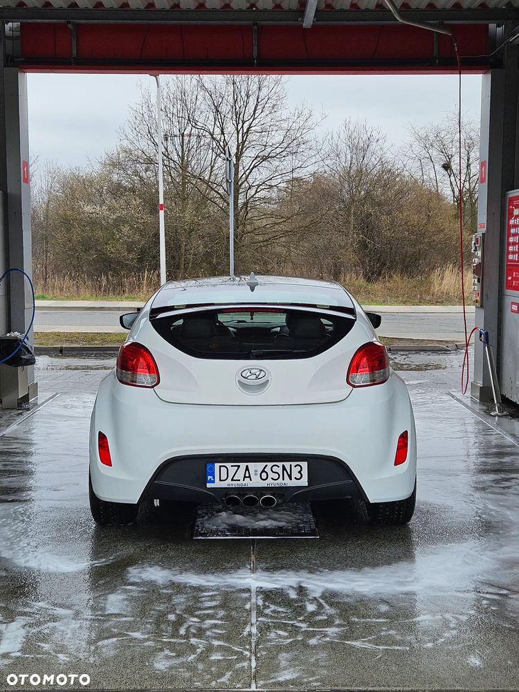 Hyundai Veloster 1.6 GDI Comfort - 12