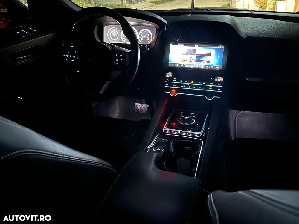Jaguar F-Pace 20d AWD R-Sport - 19