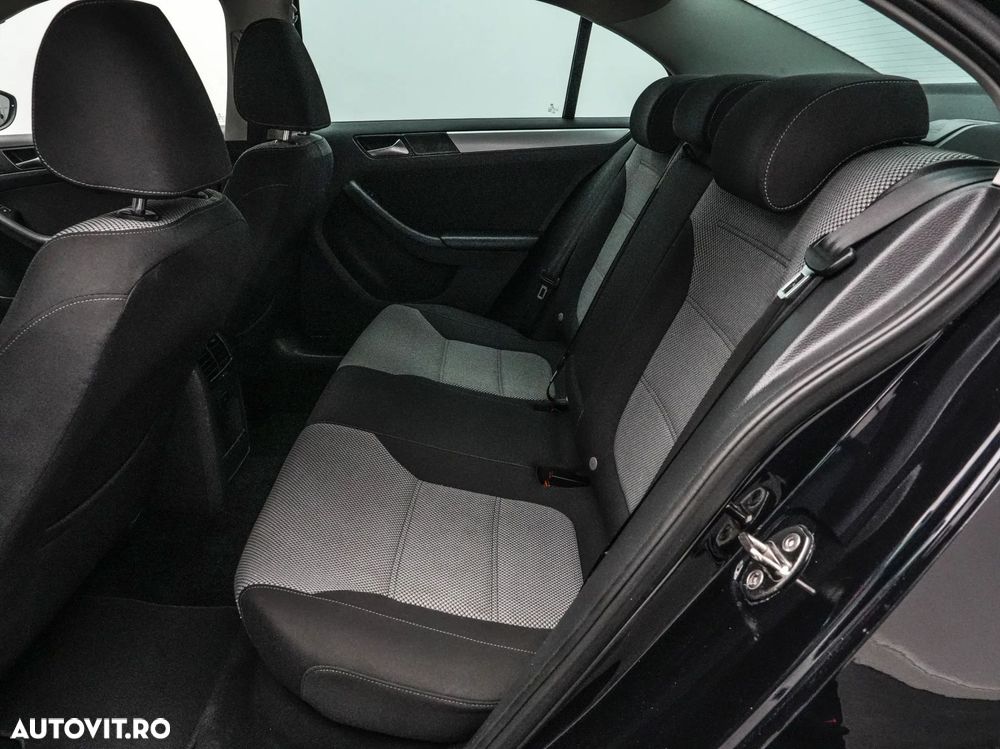 Volkswagen Jetta - 16
