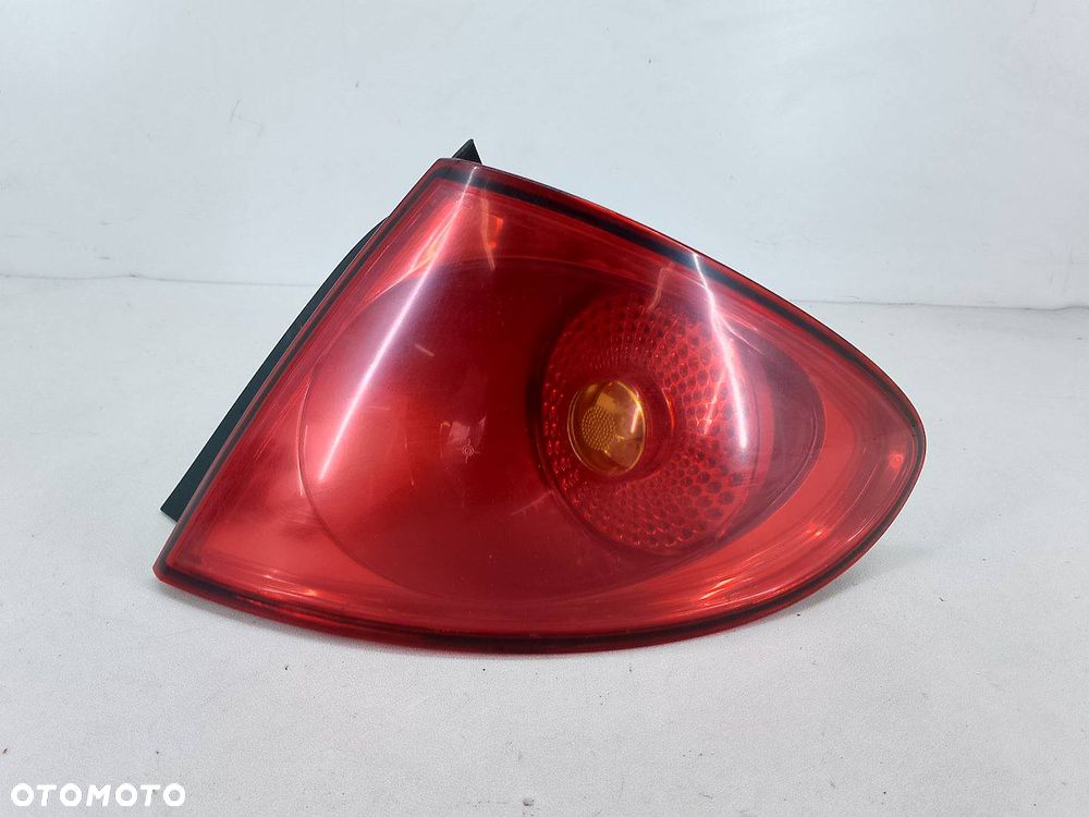 LAMPA TYLNA PRAWA SEAT TOLEDO III 5P5945096C  5P5945112A 1.9 TDI - 1