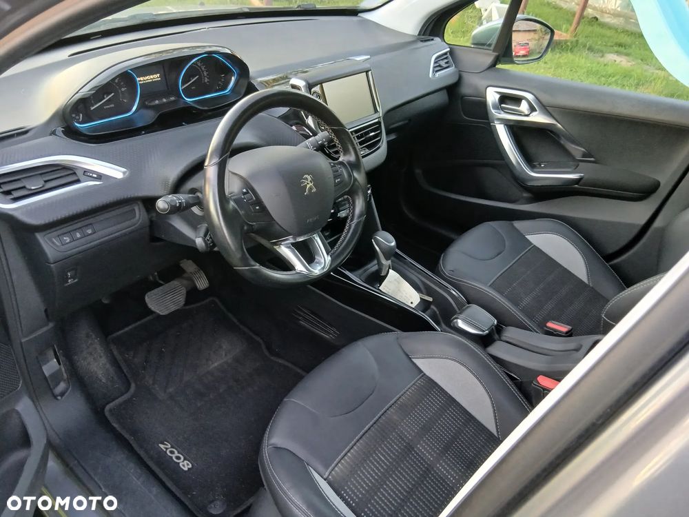 Peugeot 2008 - 8