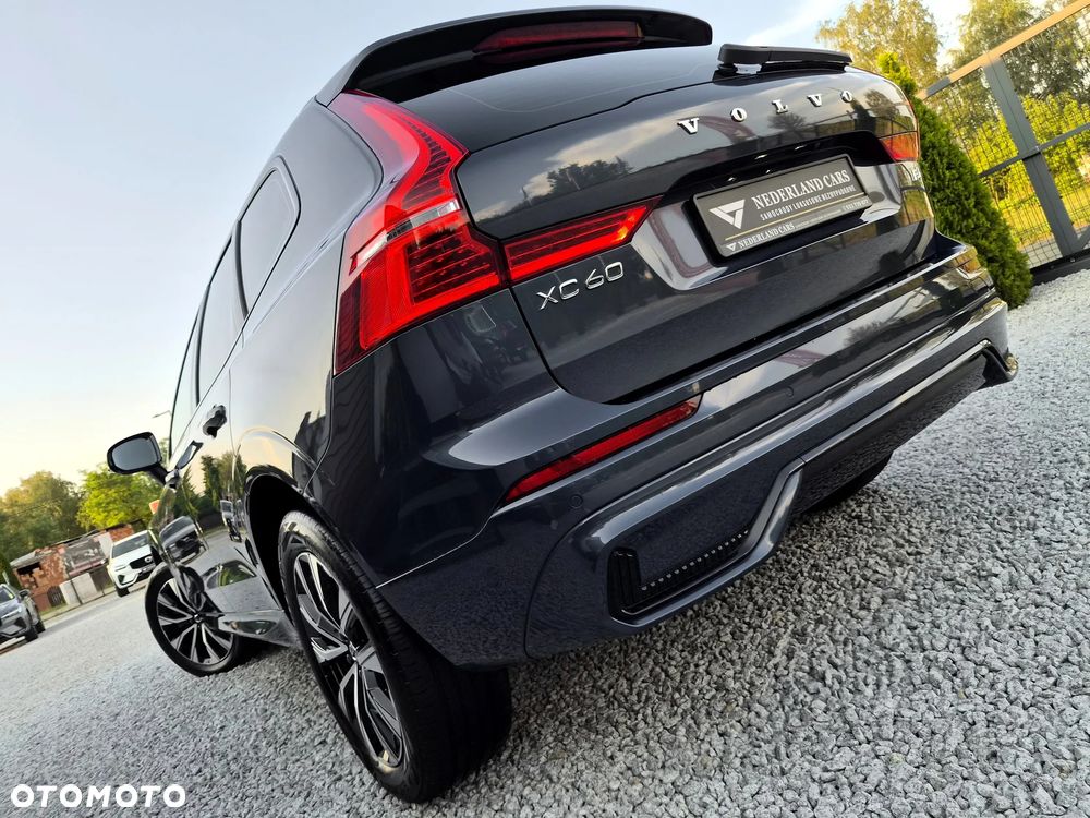 Volvo XC 60 B4 D Plus Dark - 38