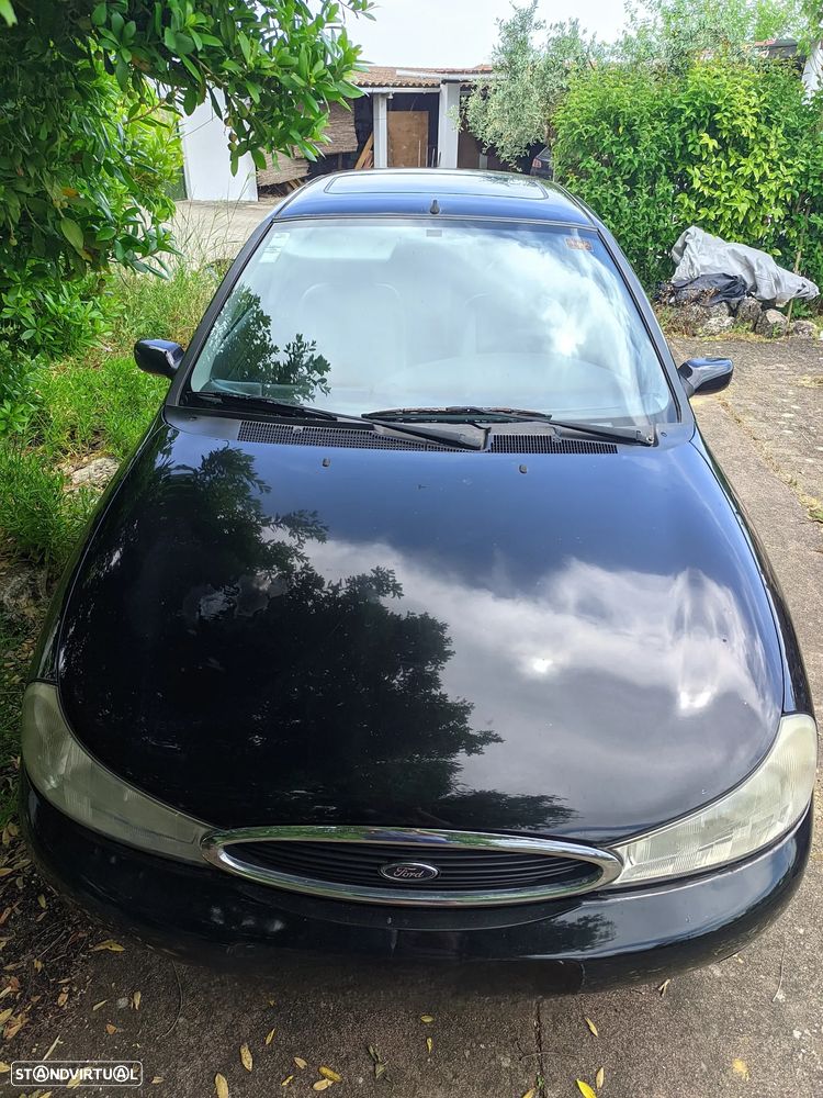 Ford Mondeo 2.0i Ghia - 9