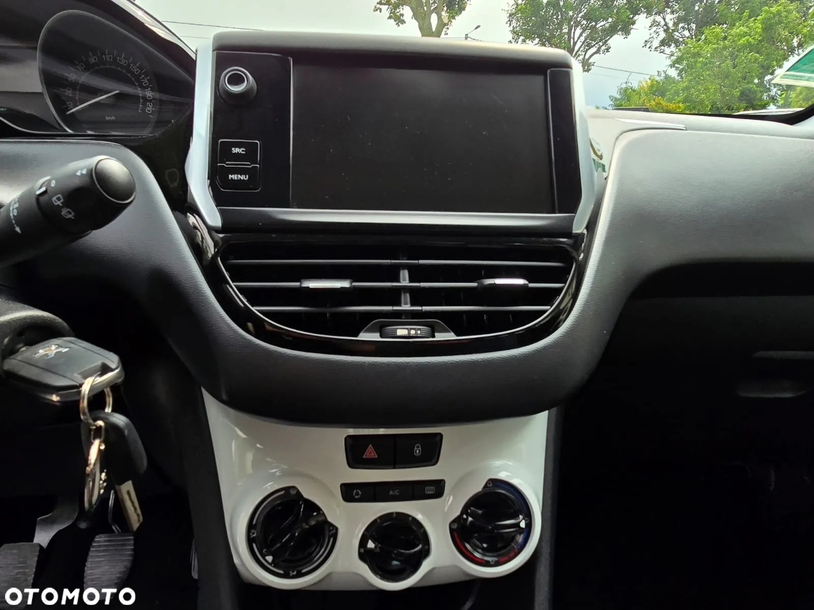 Peugeot 208 - 10