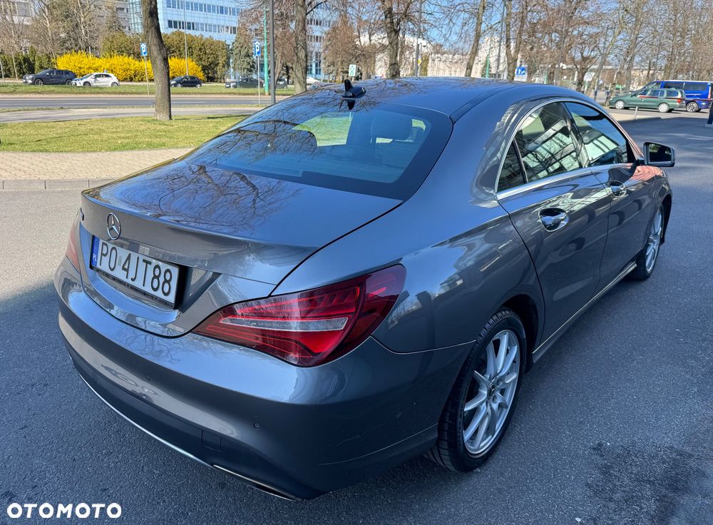 Mercedes-Benz CLA 180 7G-DCT UrbanStyle Edition - 4