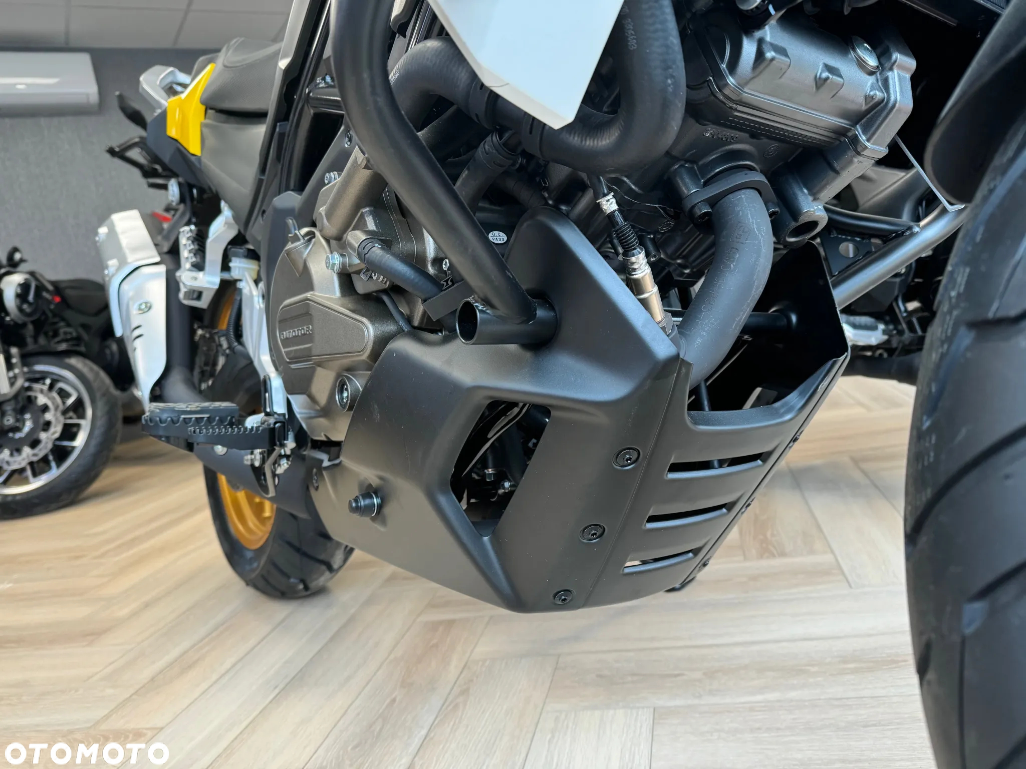 QJMOTOR SVT 650X - 15