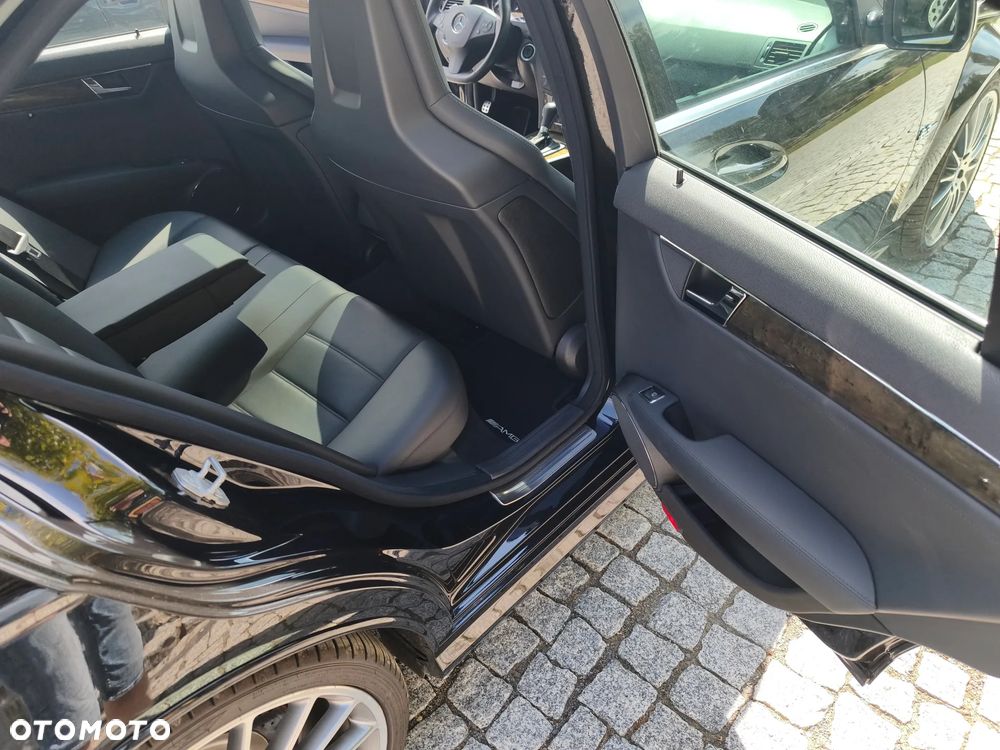 Mercedes-Benz Klasa C 63 AMG 7G-TRONIC SPORT EDITION - 27