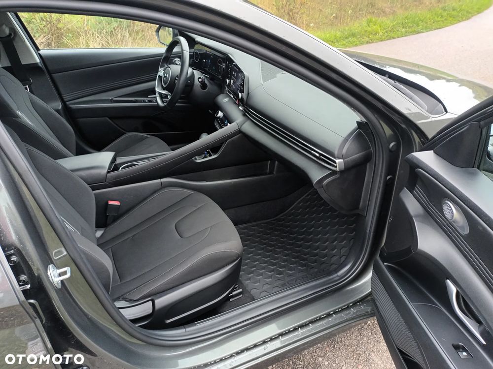 Hyundai Elantra 1.6 Smart CVT - 21