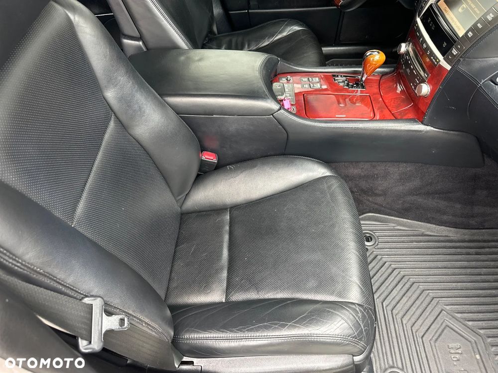 Lexus LS 600h Elite - 17