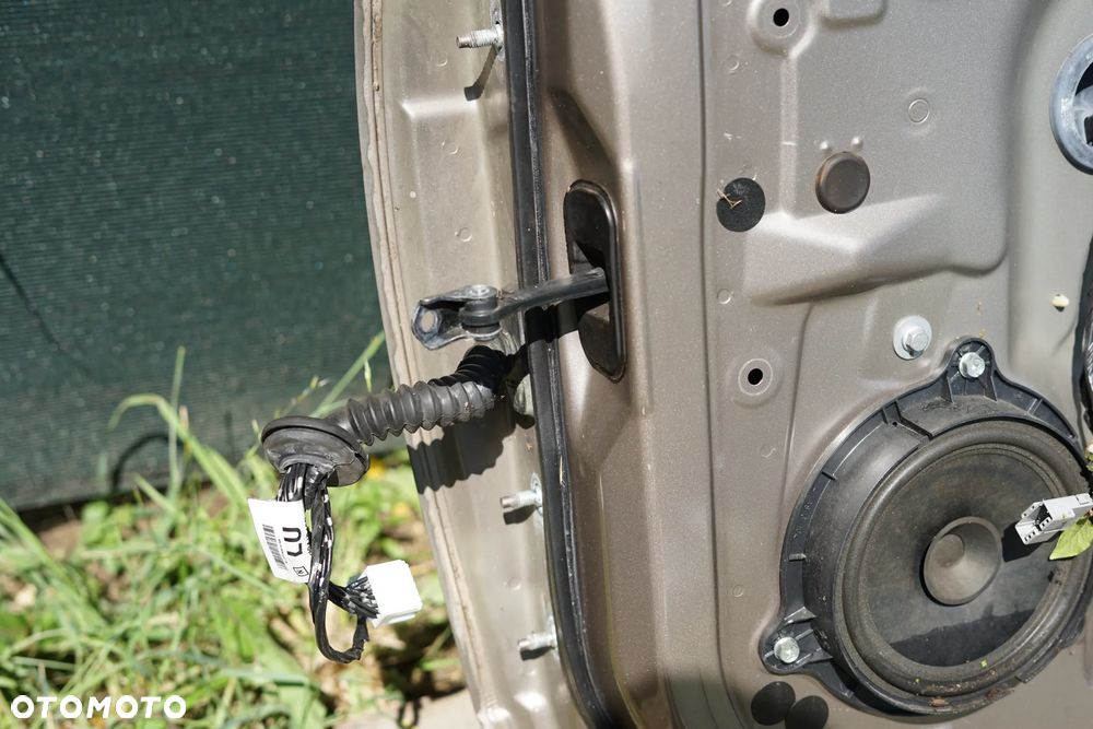 Drzwi przód przednie prawe Nissan Qashqai I J10 C30G - 12