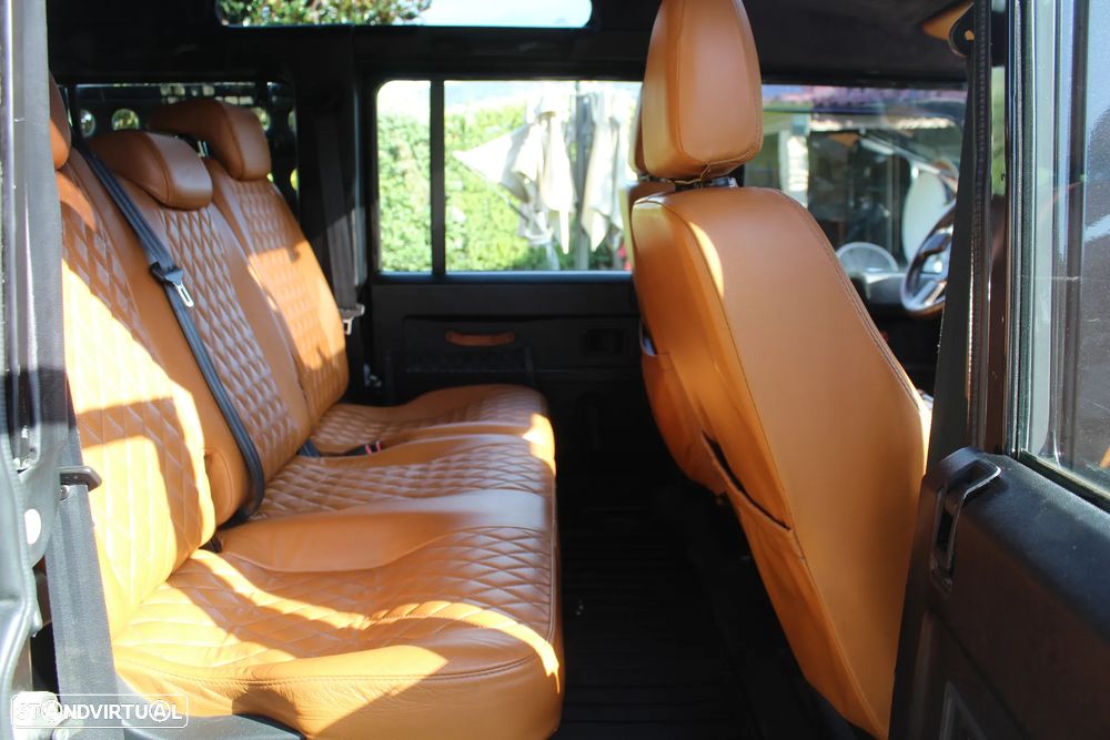 Land Rover Defender 110 Black Pearl Limited Edition - 35
