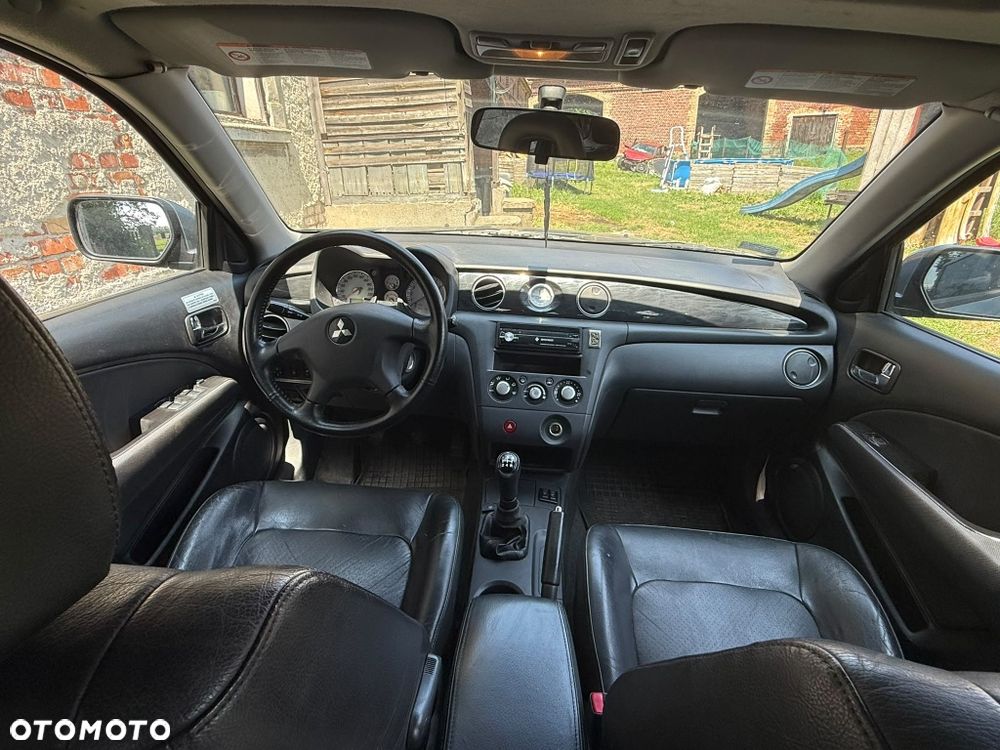Mitsubishi Outlander - 5