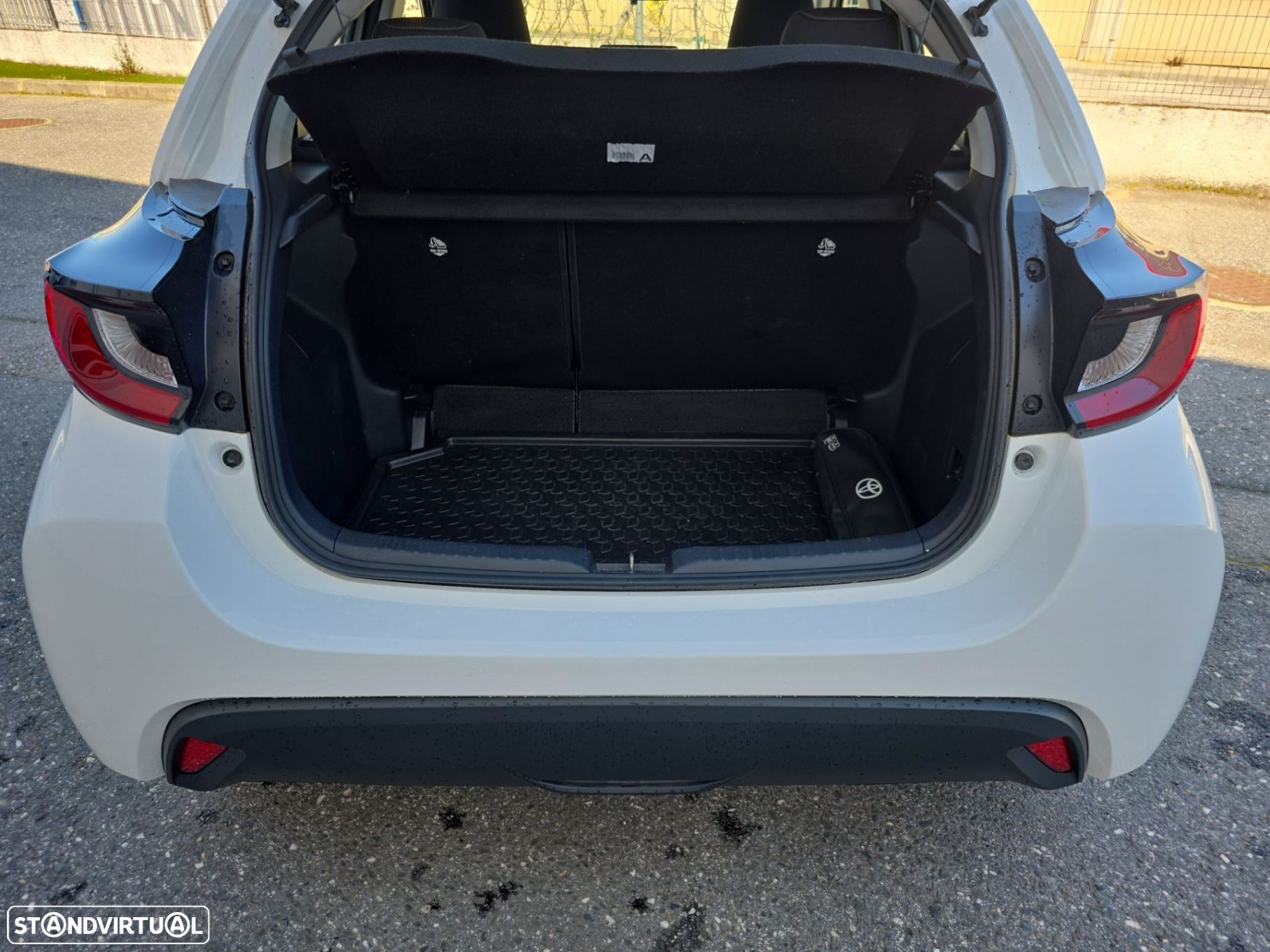 Toyota Yaris 1.5 HDF Comfort Plus - 23