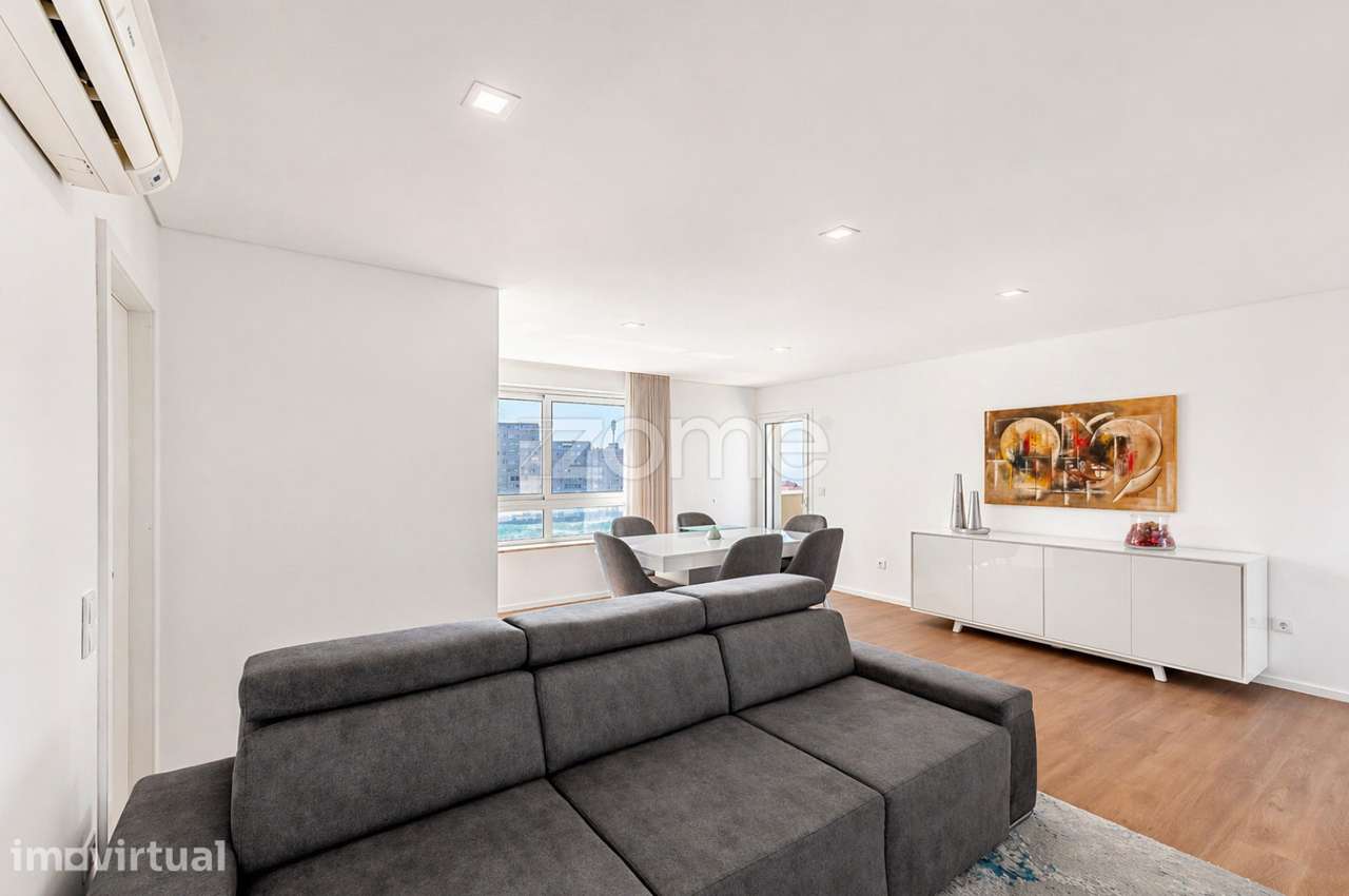 Apartamento T2 com Terraço Privativo de 100m² e Vista Mar - Grande imagem: 3/35