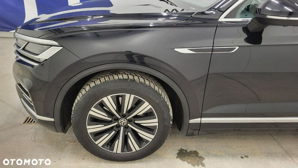 Volkswagen Touareg - 11