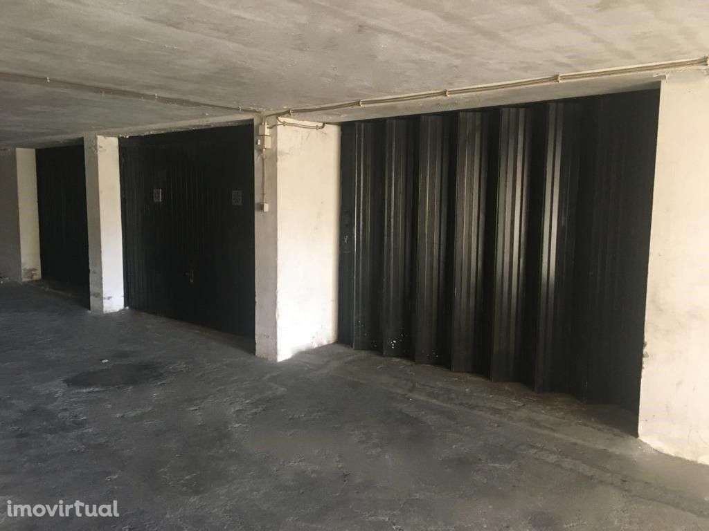 Lugar de Garagem - Rua do Palacete - Serzedo - Grande imagem: 4/5