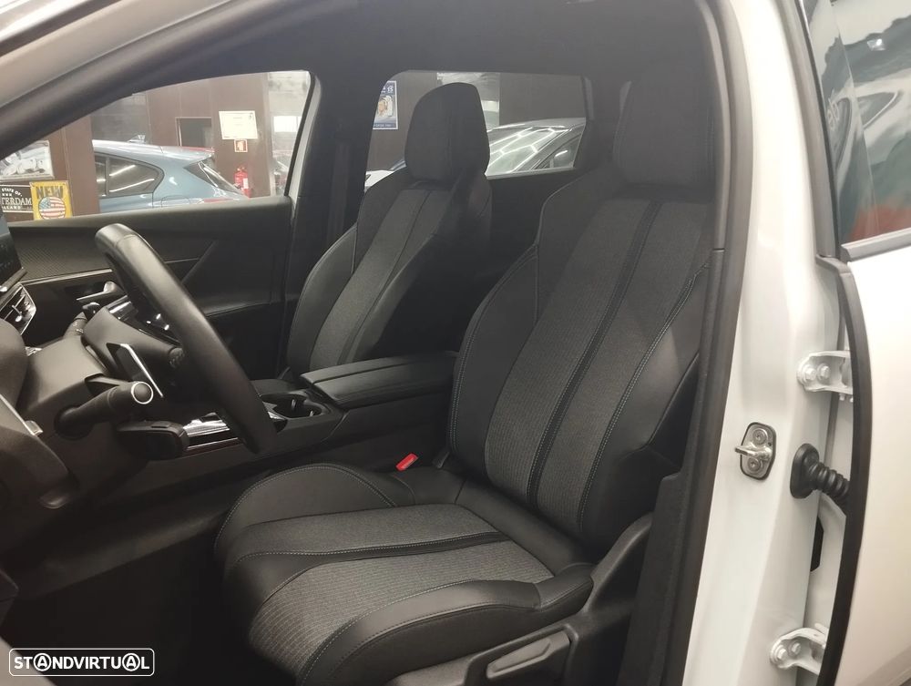 Peugeot 5008 1.2 PureTech Allure EAT8 - 19