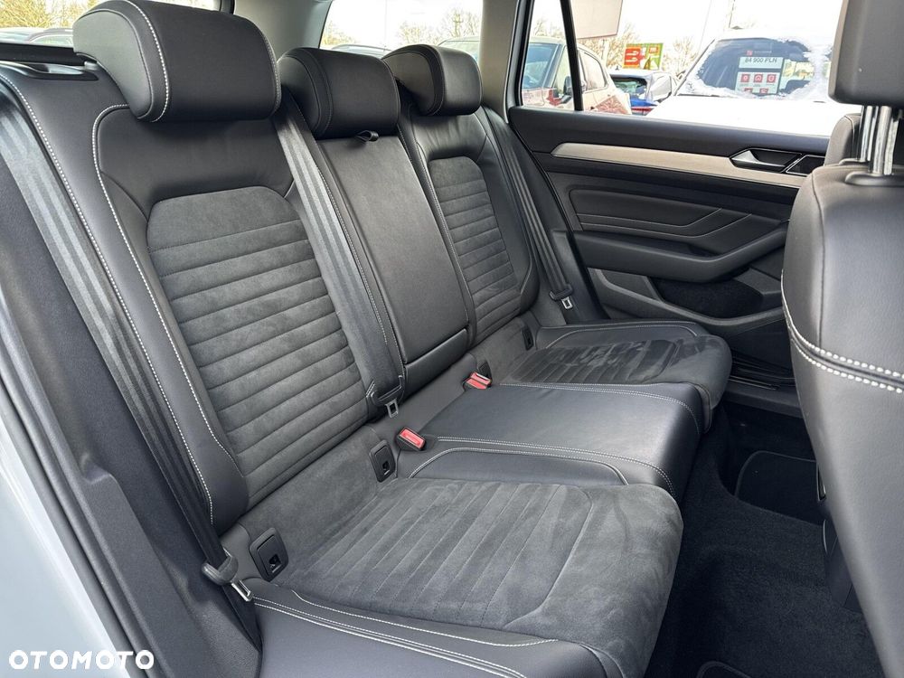 Volkswagen Passat Variant 2.0 TDI SCR Elegance DSG - 15