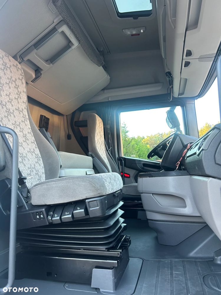 Scania S450 RETARDER / LED / NAWIGACJA / WIRTUALNE ZEGARY / 2 ZBIORNIKI PALIWOWE / LODÓWKA / PRZEBIEG 756 TYS. KM / SCANIA z POLSKIEGO SALONU / 2020 ROK !! - 37