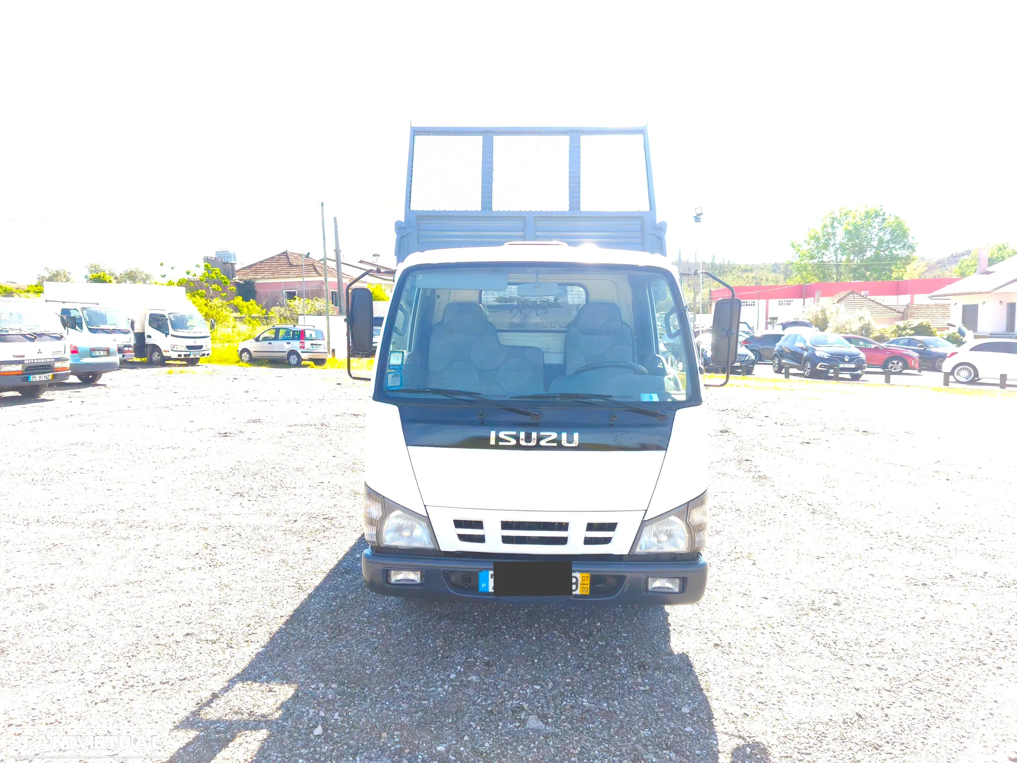 Isuzu NKR - 3