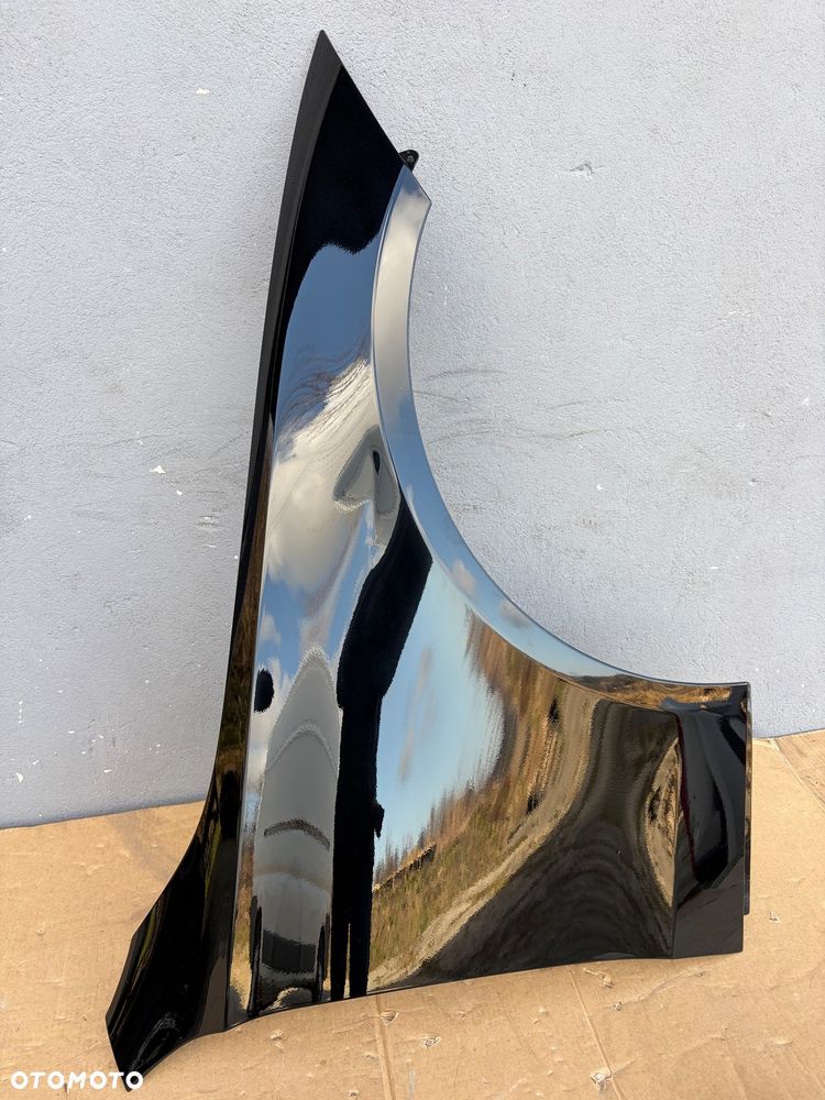 Błotnik przedni prawy Mercedes C klasa 206 - 1