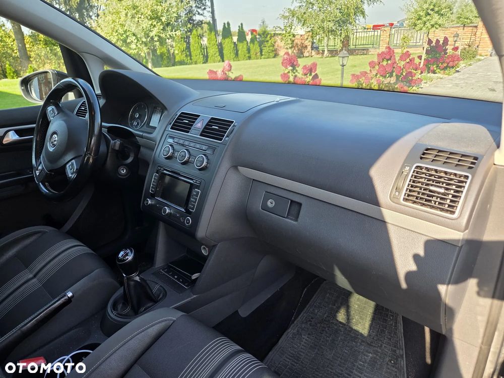 Volkswagen Touran - 16