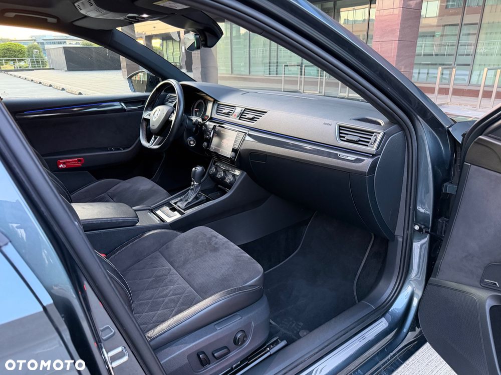 Skoda Superb 2.0 TDI Sportline DSG - 30