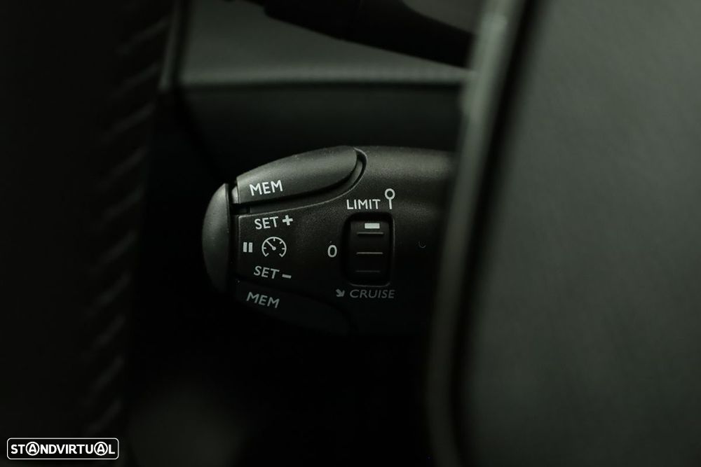 Peugeot 208 1.2 Hybrid Allure e-DCS6 - 18