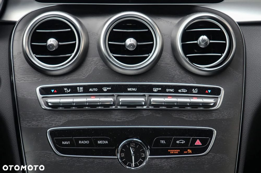 Mercedes-Benz Klasa C 300 4MATIC 9G-TRONIC - 22