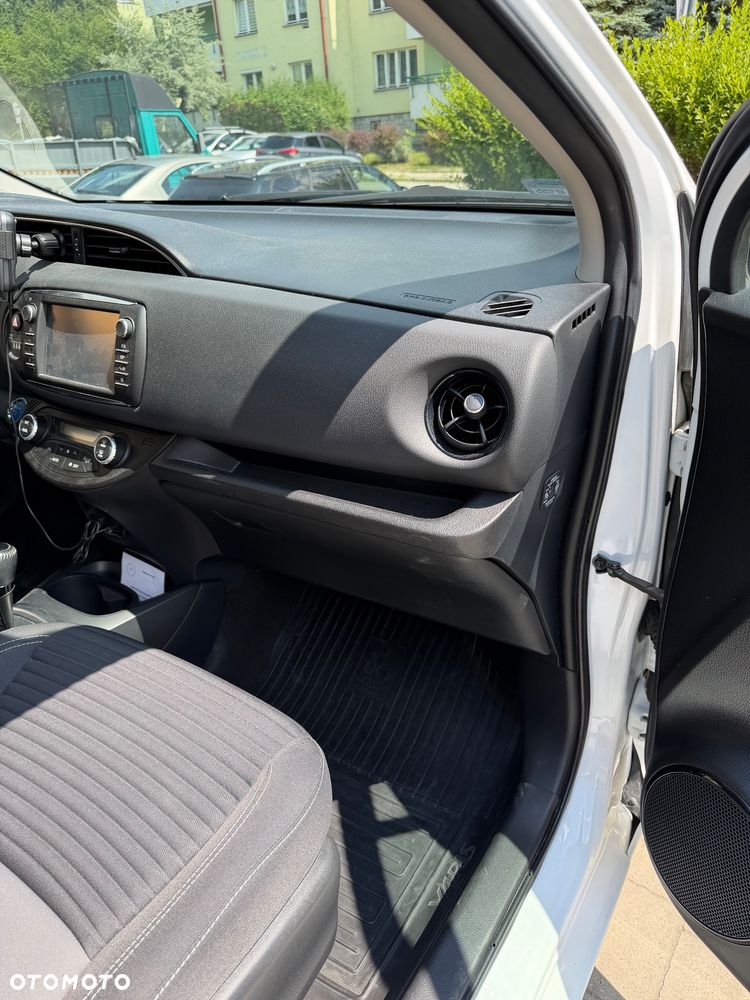 Toyota Yaris Hybrid 100 Premium - 8