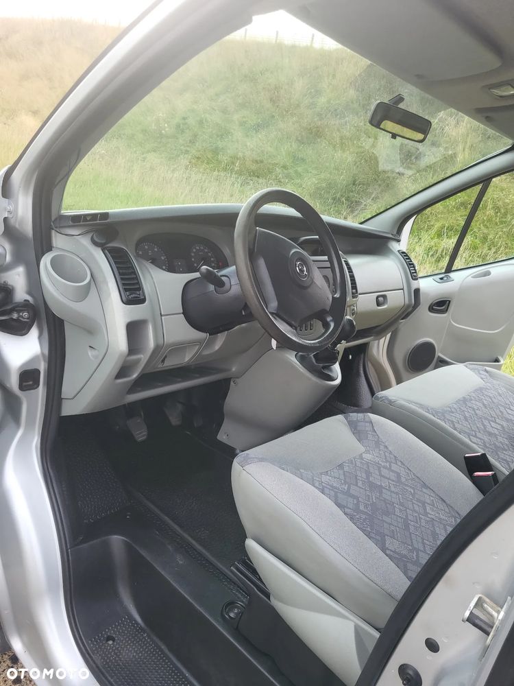 Opel Vivaro 2.5 CDTI L2H1 - 26