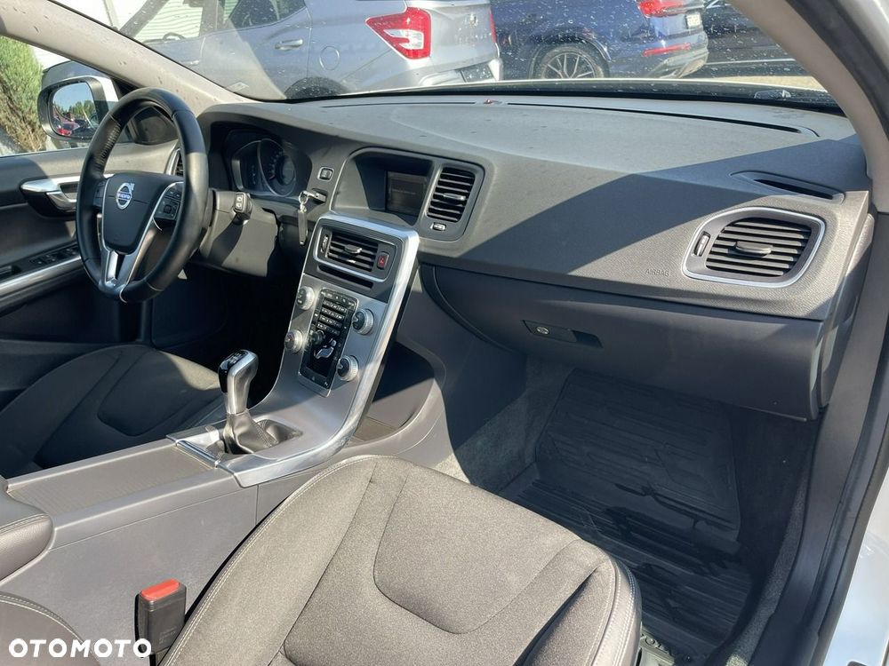 Volvo V60 D2 Momentum - 10