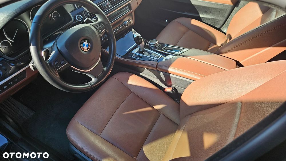 BMW Seria 5 520d xDrive - 16