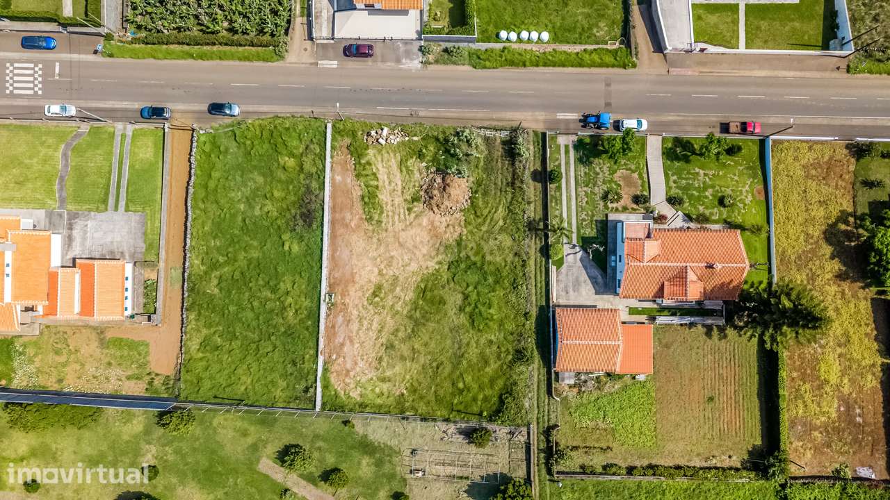 Terreno Urbanizável com Vista Mar na Vila de São Sebastião - Grande imagem: 4/8