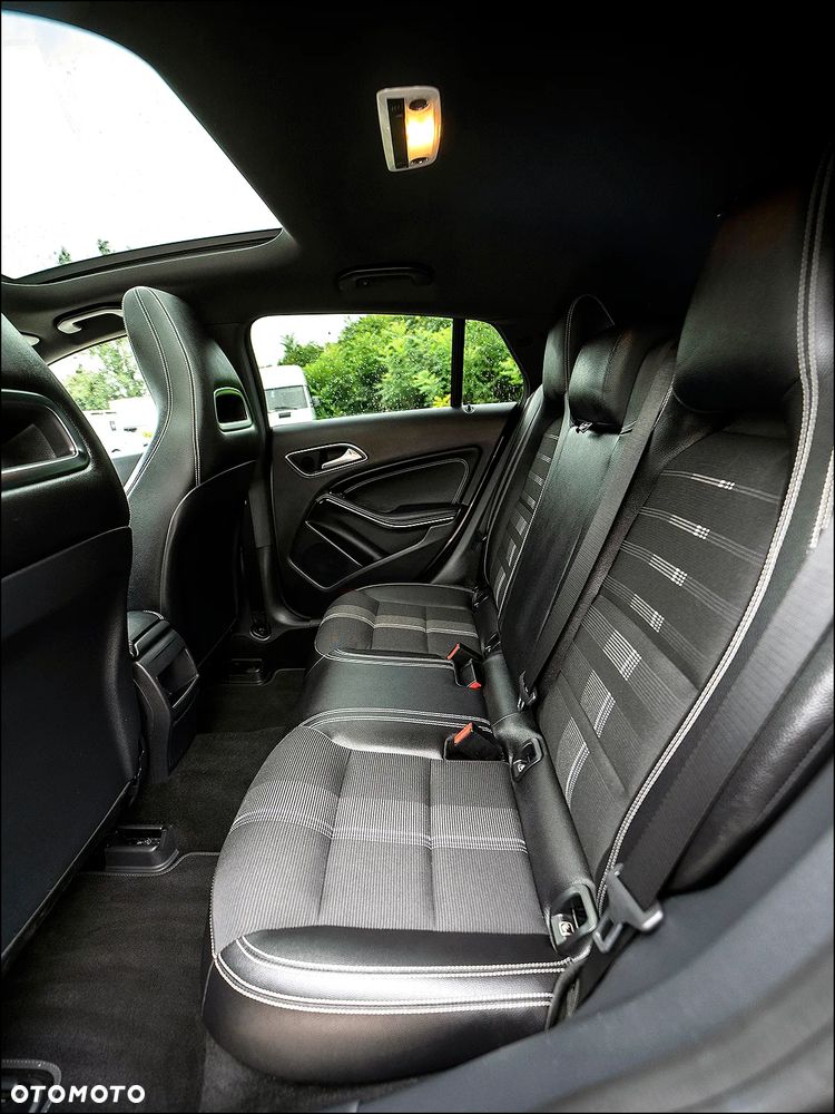 Mercedes-Benz CLA - 33