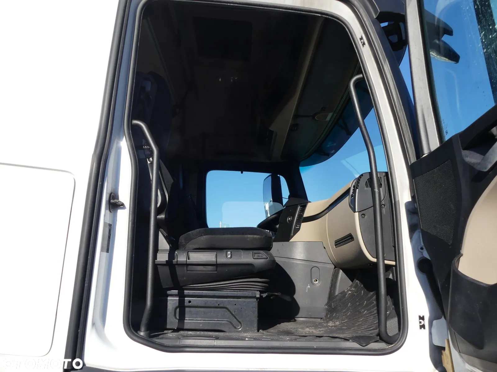 Mercedes-Benz Actros - 8