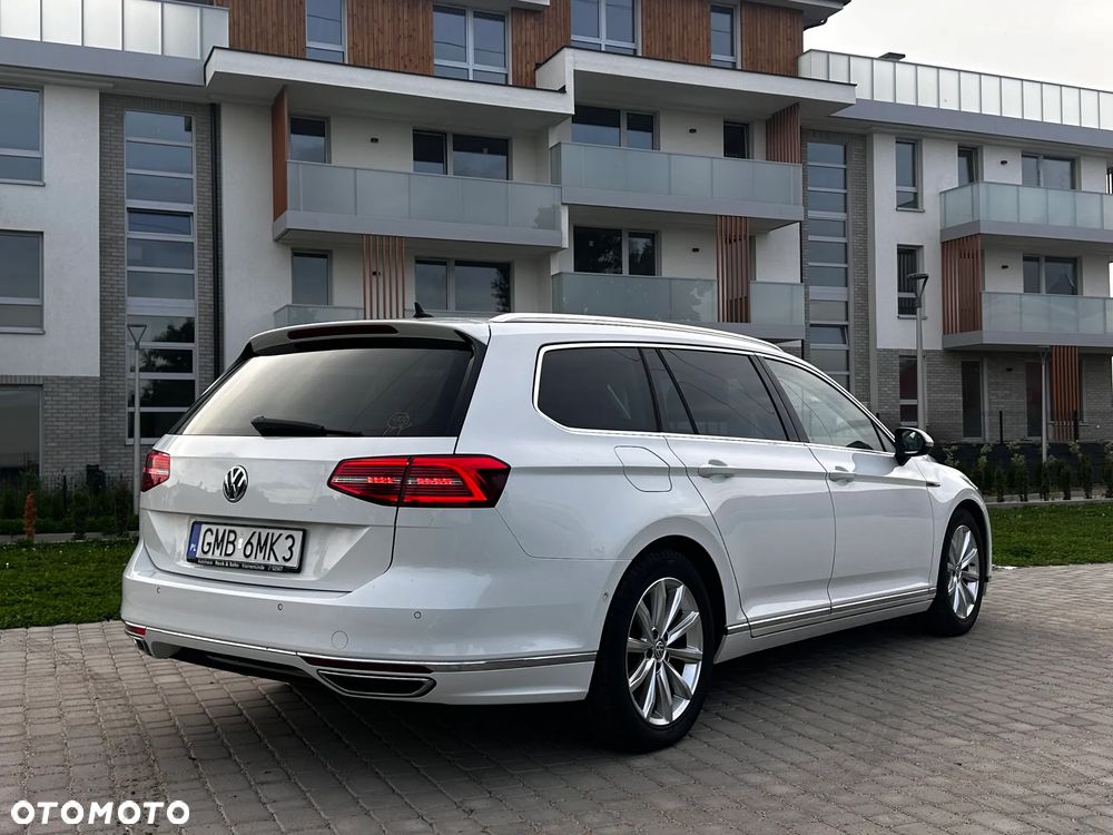 Volkswagen Passat Variant 2.0 TDI SCR 4Motion DSG Highline - 19
