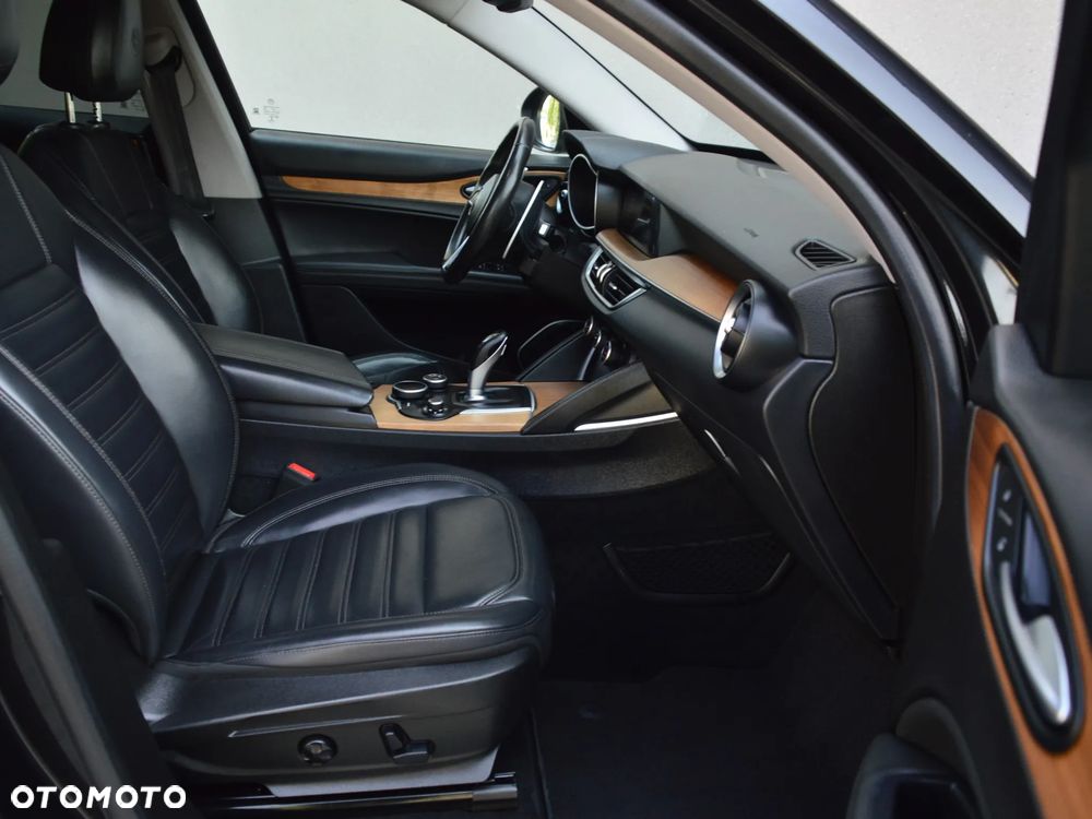 Alfa Romeo Stelvio 2.0 Turbo 16V AT8-Q4 Lusso Ti - 15