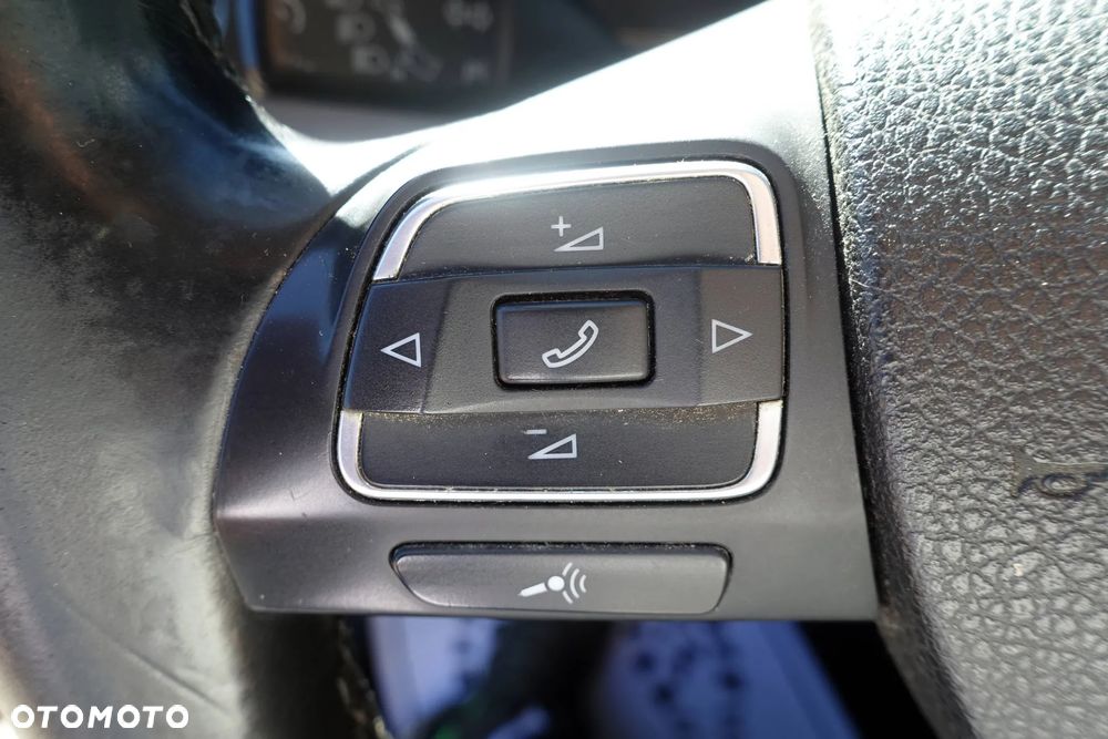 Volkswagen Touran 2.0 TDI DPF STYLE - 26