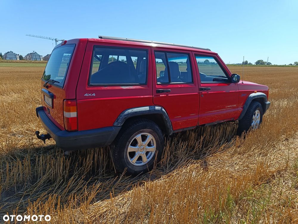 Jeep Cherokee 2.5 Sport - 8