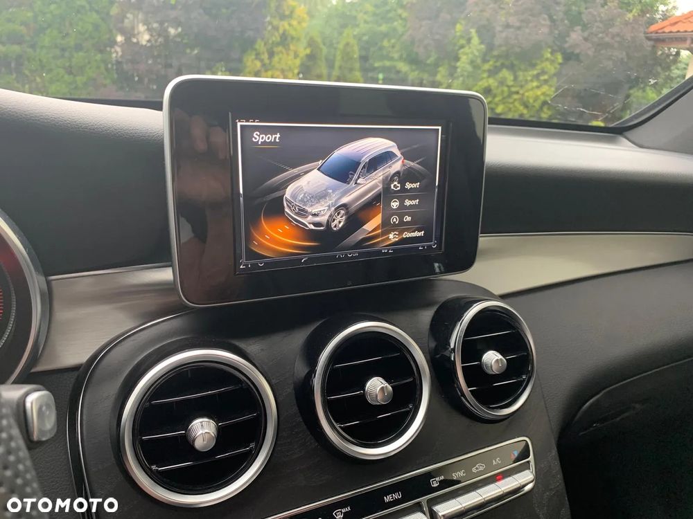 Mercedes-Benz GLC 300 4Matic 9G-TRONIC Exclusive - 23