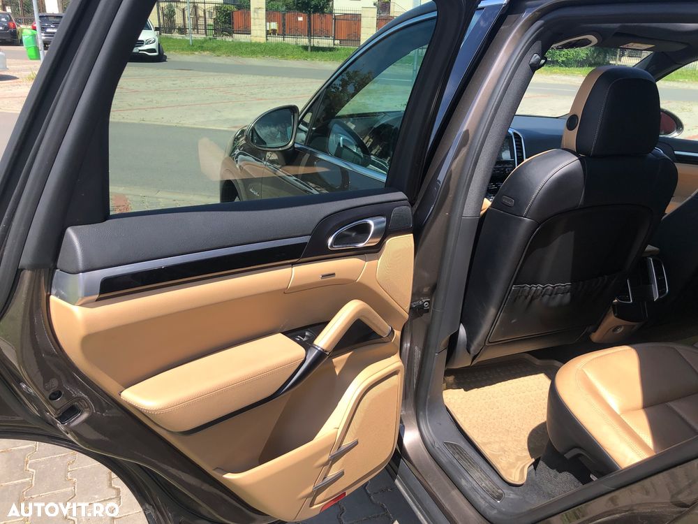 Porsche Cayenne 3.0 L V6 - 9