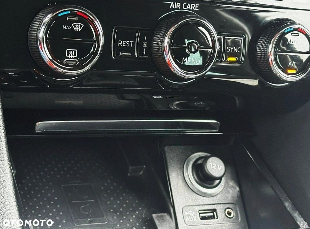 Skoda Superb 2.0 TDI DSG Ambition - 31